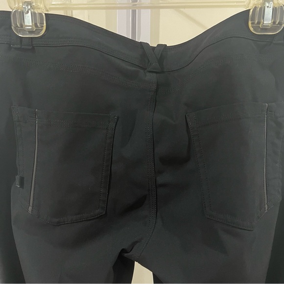 Lululemon utility low rise straight cut pants size 4 - Picture 4 of 6